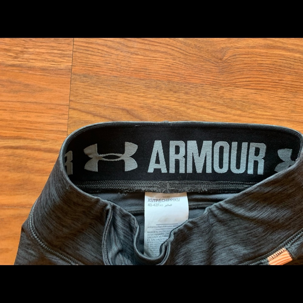 Under Armour Heat Gear Women's Size XS Leggings EUC - Picture 4 of 6